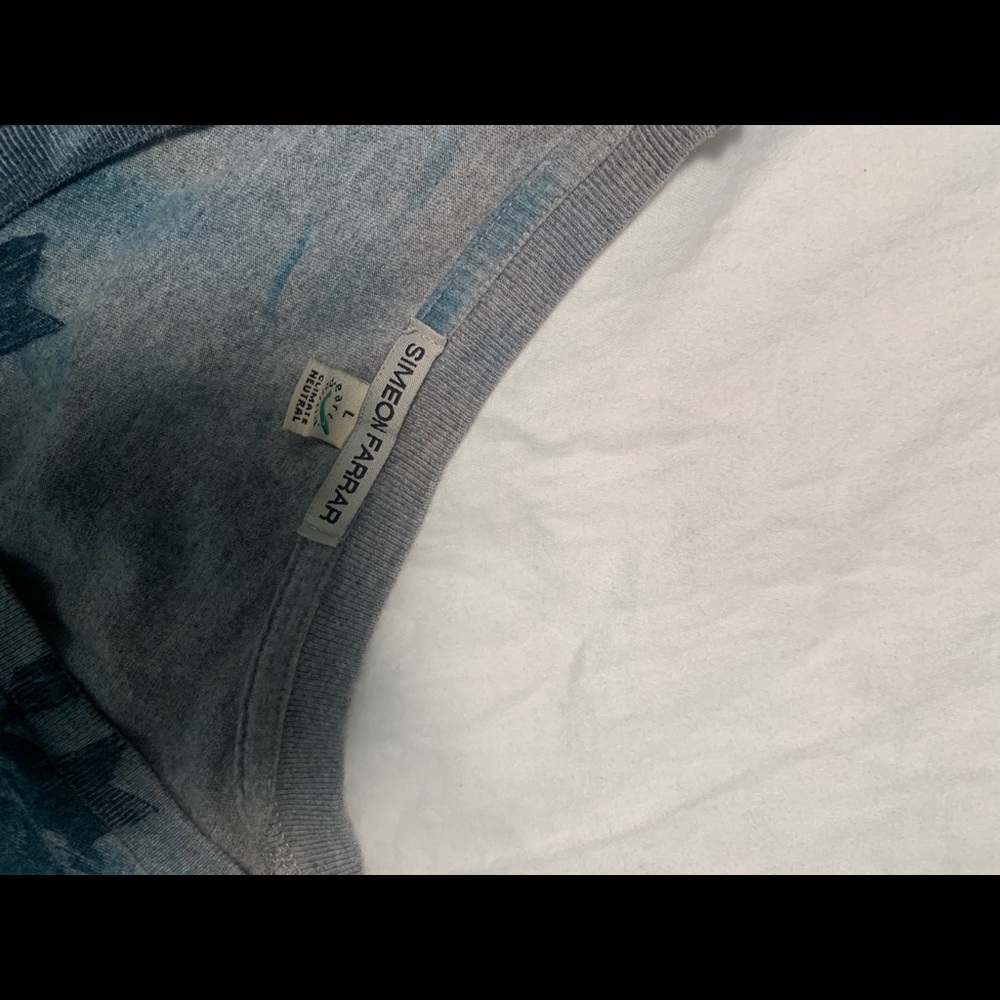Hand-Printed V-Neck Shirt - Picture 4 of 4